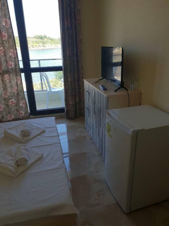Paradise Hotel *