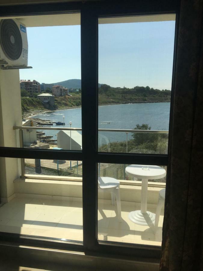 Paradise Hotel *